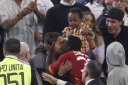 CALCIO: SIMPLICIO SEGNA E VA IN TRIBUNA A BACIARE FAMIGLIA