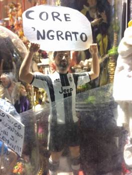 Higuain_statuetta 